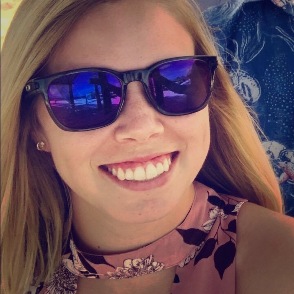 Meet your Posher, Mia